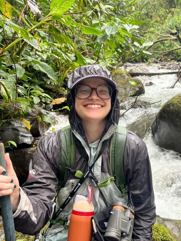 迪菲利普斯 stands by a stream in the cloud forests